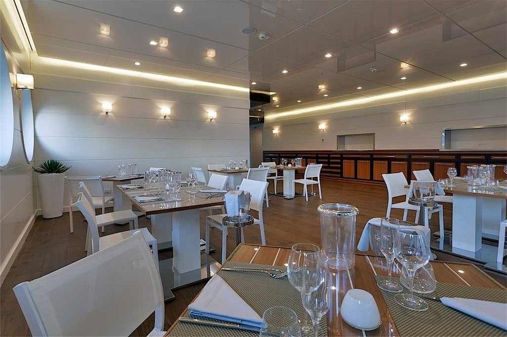 Yacht Club Marina Di Loano Hotel Luaran gambar