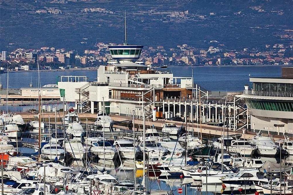 Yacht Club Marina Di Loano Hotel Luaran gambar