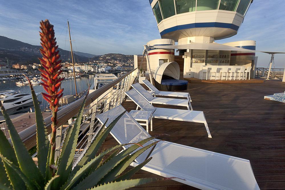 Yacht Club Marina Di Loano Hotel Luaran gambar