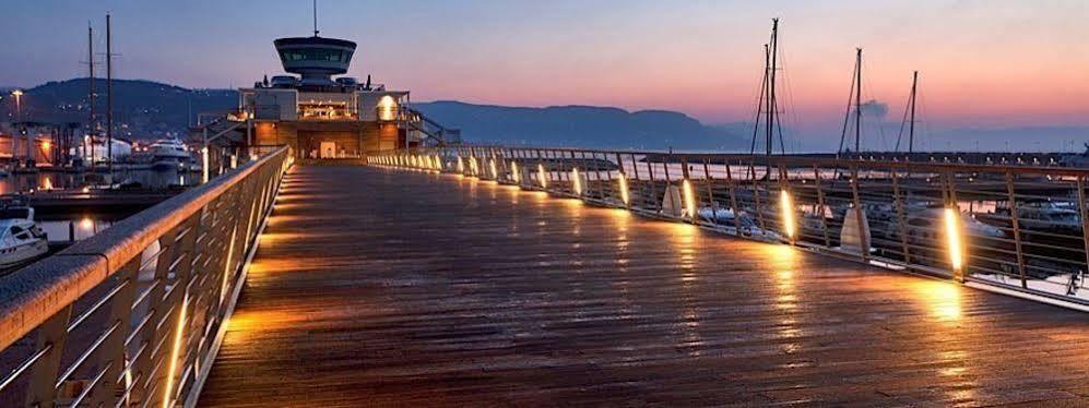Yacht Club Marina Di Loano Hotel Luaran gambar