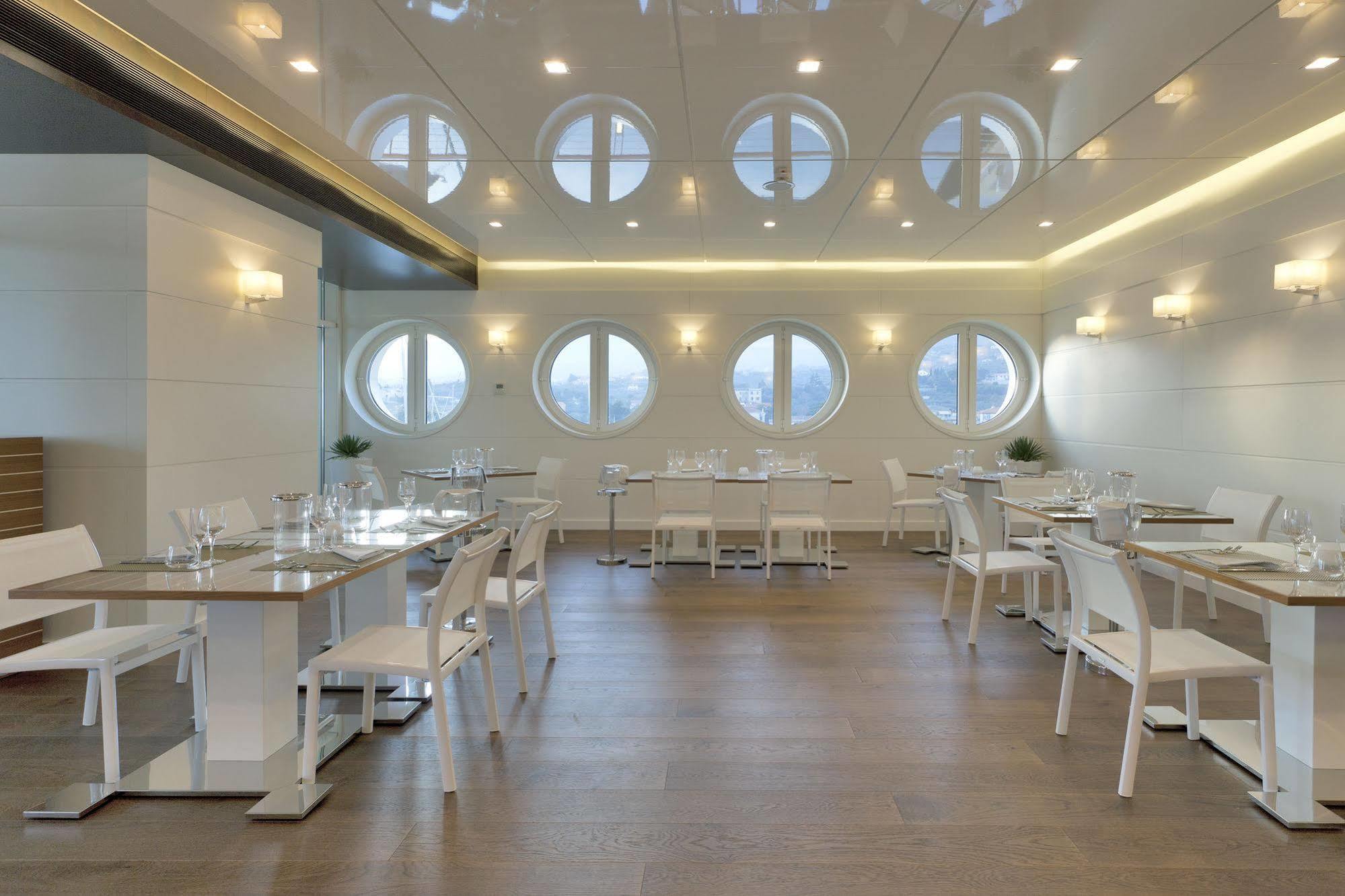 Yacht Club Marina Di Loano Hotel Luaran gambar