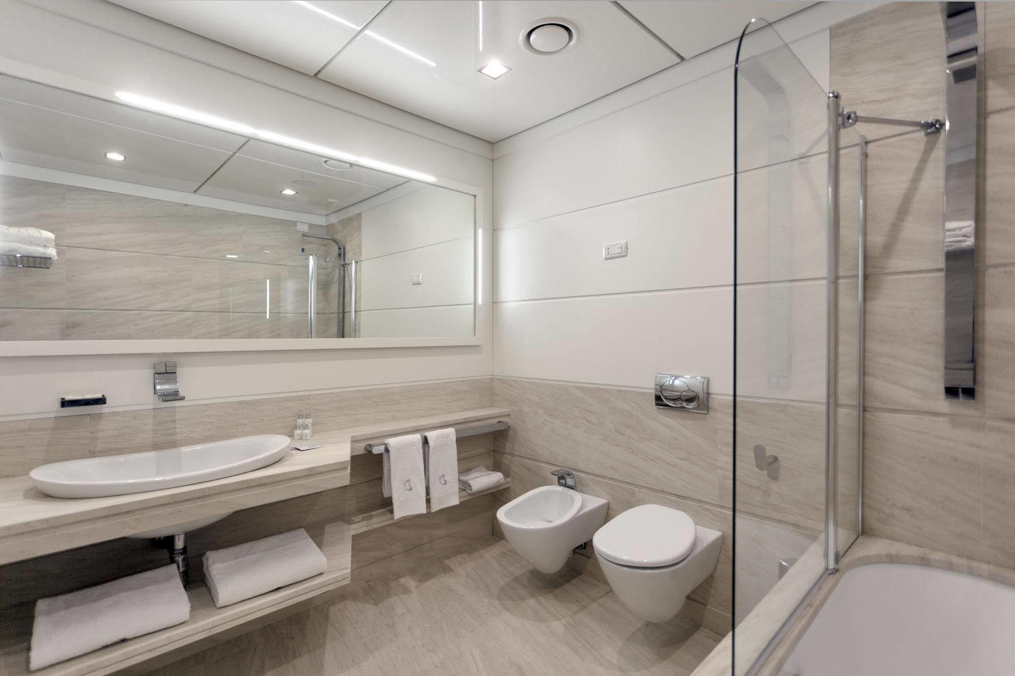Yacht Club Marina Di Loano Hotel Luaran gambar