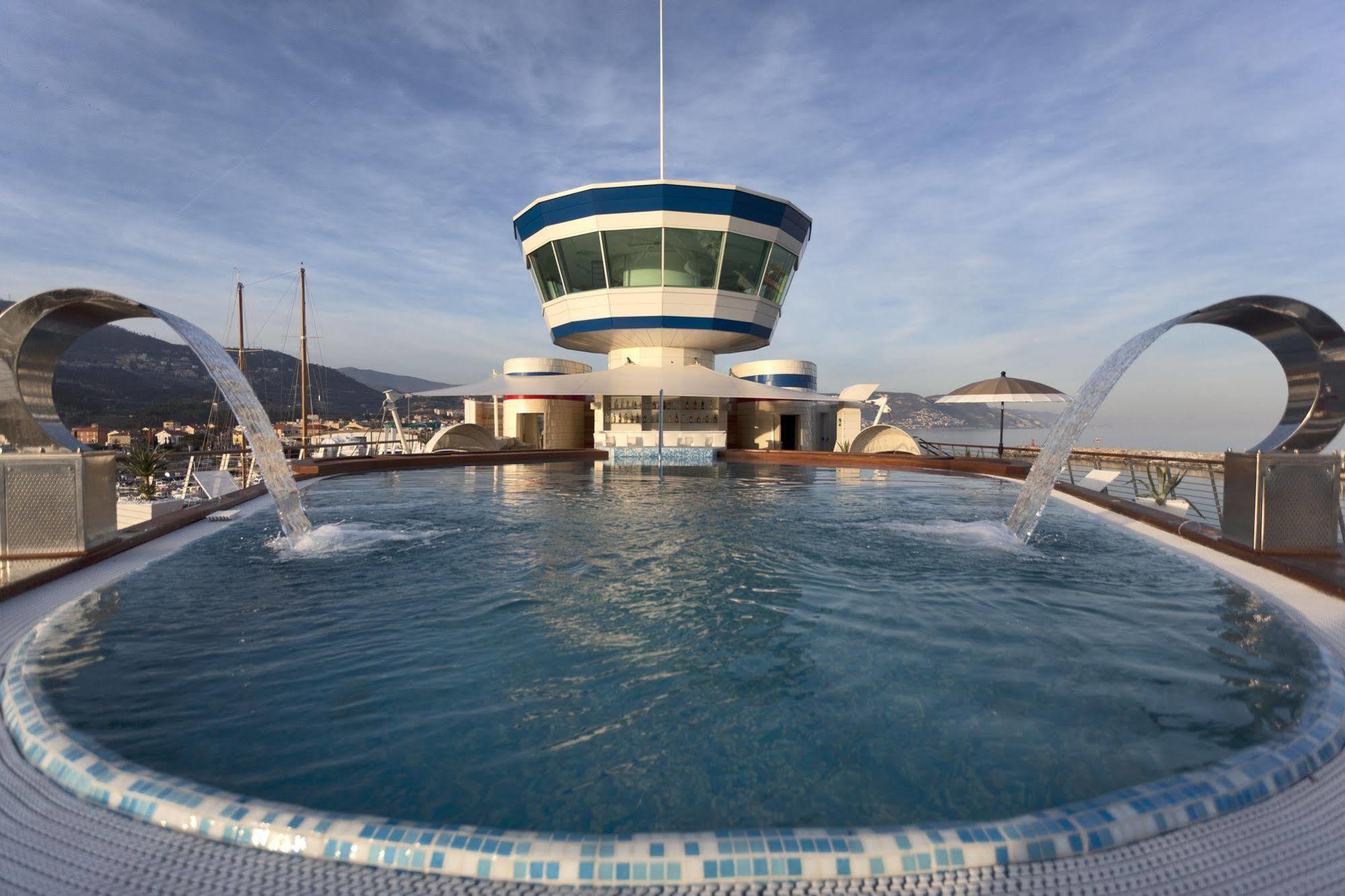 Yacht Club Marina Di Loano Hotel Luaran gambar
