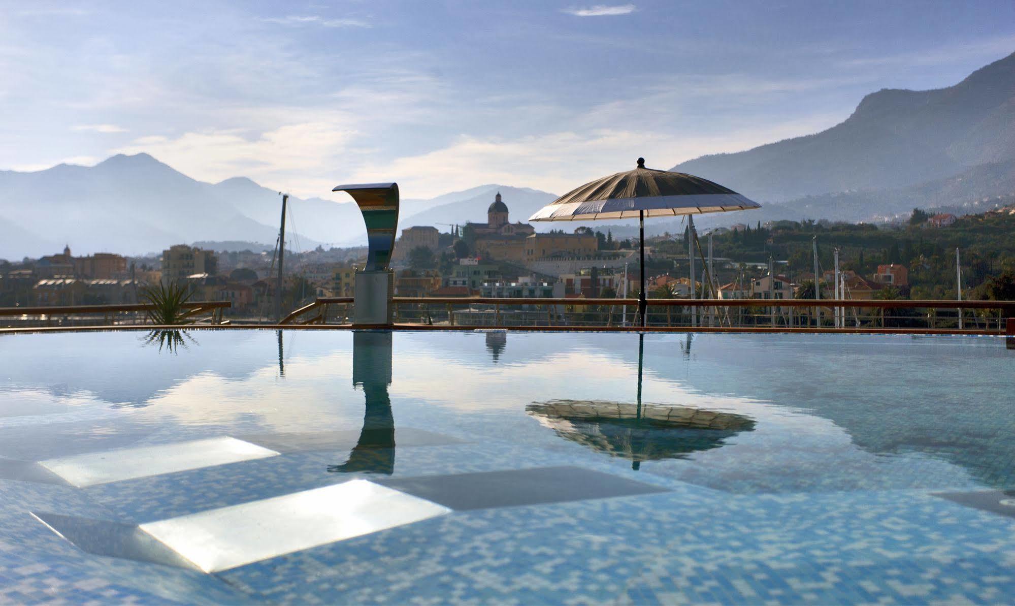 Yacht Club Marina Di Loano Hotel Luaran gambar