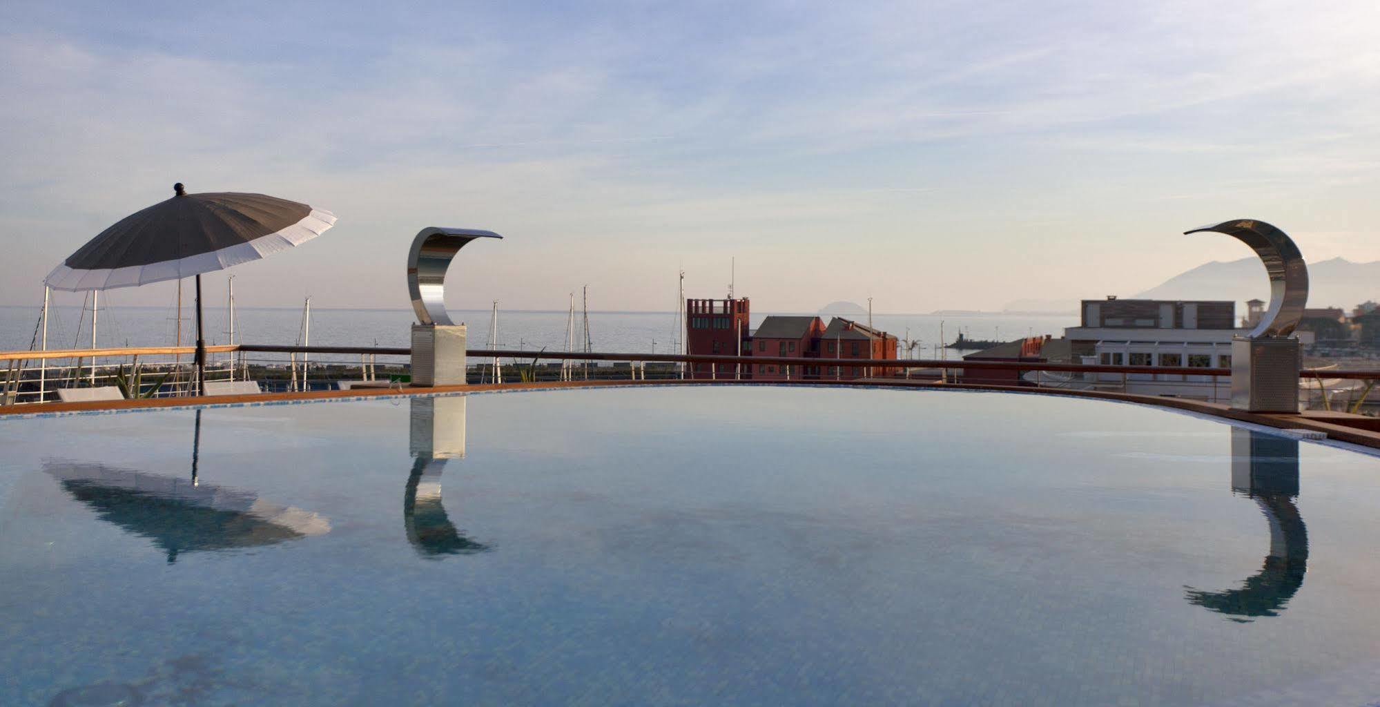 Yacht Club Marina Di Loano Hotel Luaran gambar