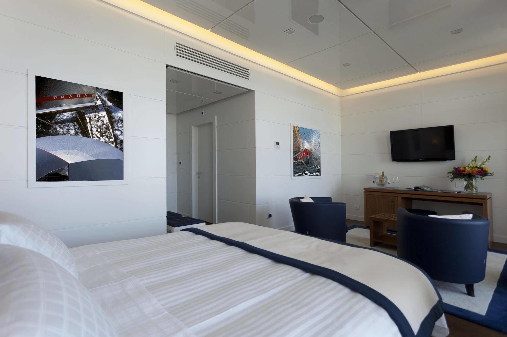 Yacht Club Marina Di Loano Hotel Luaran gambar