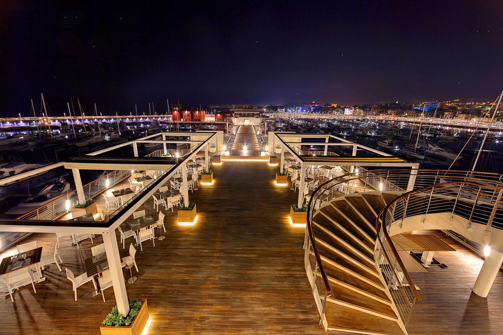 Yacht Club Marina Di Loano Hotel Luaran gambar