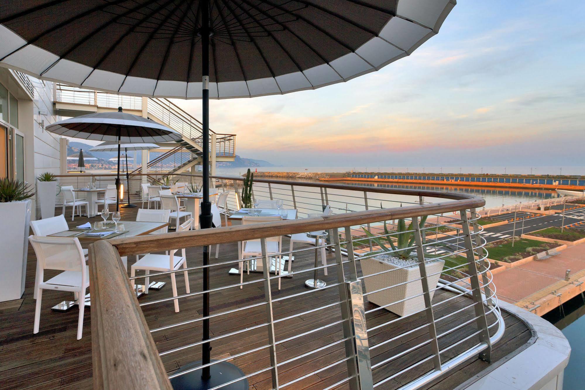 Yacht Club Marina Di Loano Hotel Luaran gambar